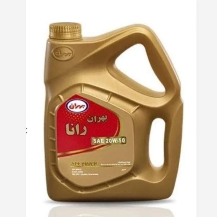 نمای نزدیک از برچسب روی گالن روغن موتور بهران رانا که نشاندهنده گرانروی 20W-50، استانداردهای بینالمللی و سطح کیفیت SM/CF است